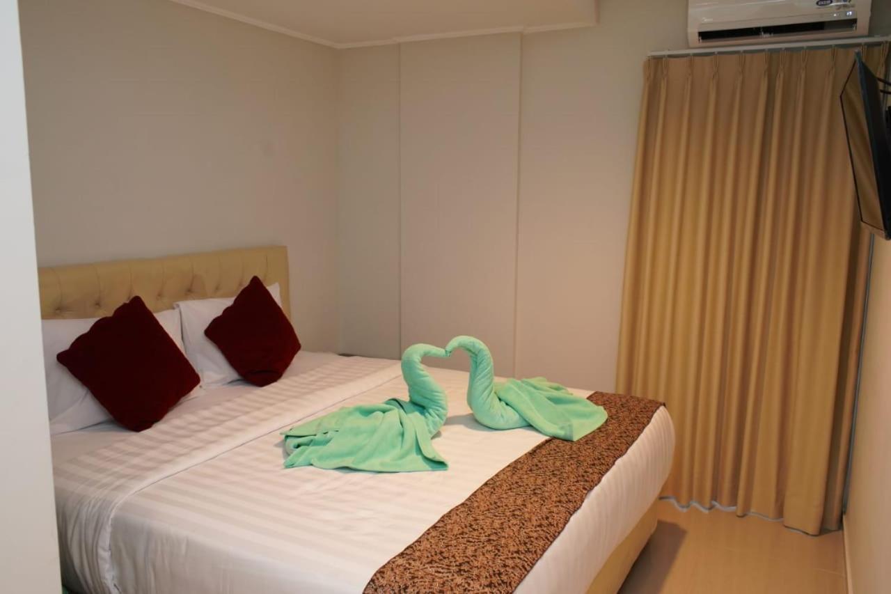 Aruuman Hotel Simpanglima Semarang Esterno foto