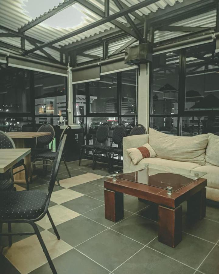 Aruuman Hotel Simpanglima Semarang Esterno foto