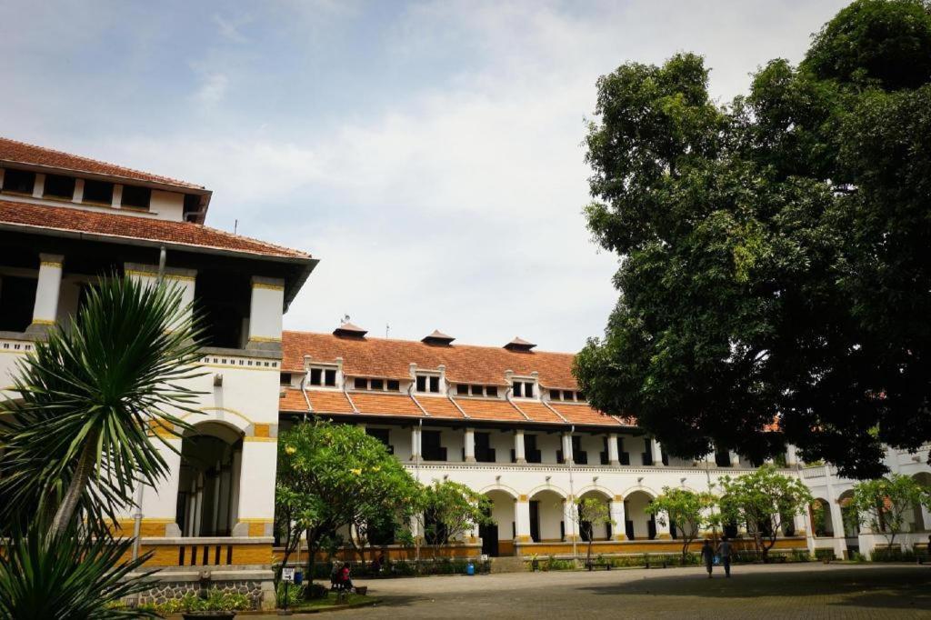 Aruuman Hotel Simpanglima Semarang Esterno foto